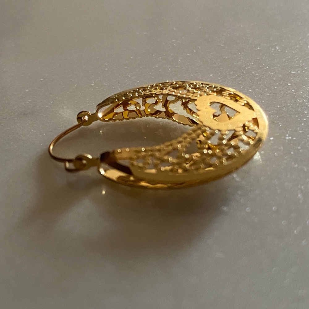 14K Yellow Gold Heart Hoop pierced Earrings - Picture 10 of 11